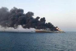 آتش سوزی در کشتی نظامی ایران / کشتی غرق شد/ نجات همه کارکنان
