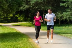 پیاده روی یا دویدن؟ کدام‌ برای لاغری بهتر است؟