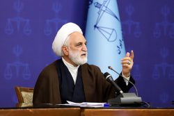 روحانی: برای گرفتن حق مردم صبر نمی کنیم/ اگر عده ای ناراحت هستند مهم نیست