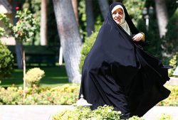 واکنش ابتکار به اعتراض یک زن به بی آبی خوزستان: صدای مردم را بشنویم
