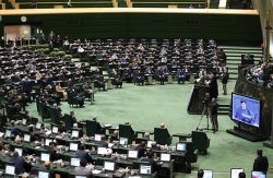 نماینده ارومیه: طرح صیانت را دوباره به مجلس آورده و رد می کنیم/ مجلس حق ندارد برای مردم تعیین تکلیف کند