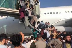 بقایای بدن افغان ها در چرخ هواپیمای آمریکایی برخاسته از فرودگاه کابل
