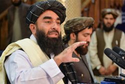 طالبان: آمریکا تخلیه افغان های متخصص را متوقف کند