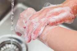 چرا برای جلوگیری از ابتلا به کرونا باید ۲۰ ثانیه دست ها را بشوییم؟