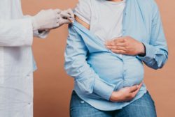 آغاز واکسیناسیون مادران باردار در گیلان