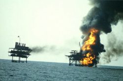 صادرات نفت به‌ بهای خون ایرانی ها / آمریکا کی به ایران حمله نظامی کرد؟