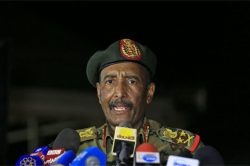 فرمانده نیروهای مسلح سودان: کودتا نکردیم و حمدوک در منزل من مهمان است/ با سیطره هیچ طرف یا حزبی بر سودان موافق نیستیم