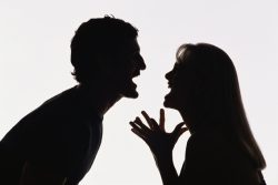 از دعواهای زن و شوهری در حضور دیگران “رونمایی” نکنید