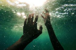 چهارمین قربانی خزر در آستارا / هشدار جدی به شناگران خارج از طرح ها